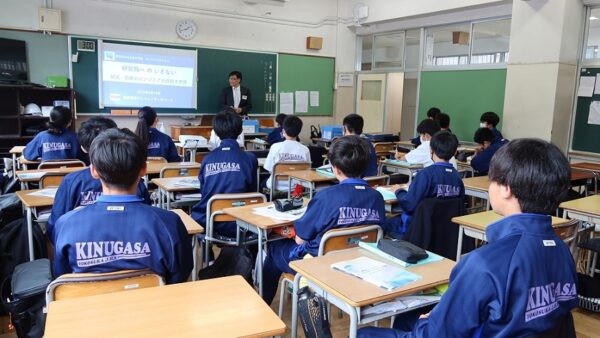 衣笠中学校キャリア教育プログラムで「研究職」について講演