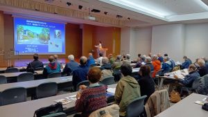 「サラリーマンＯＢ会 金沢’95」の皆様が無線歴史展示室を見学