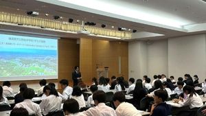 横須賀市立野比中学校1年生によるYRP見学会
