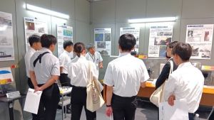陸上自衛隊 システム通信・サイバー学校が研修で無線歴史展示室を見学